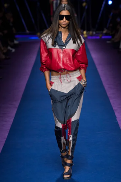Look 28